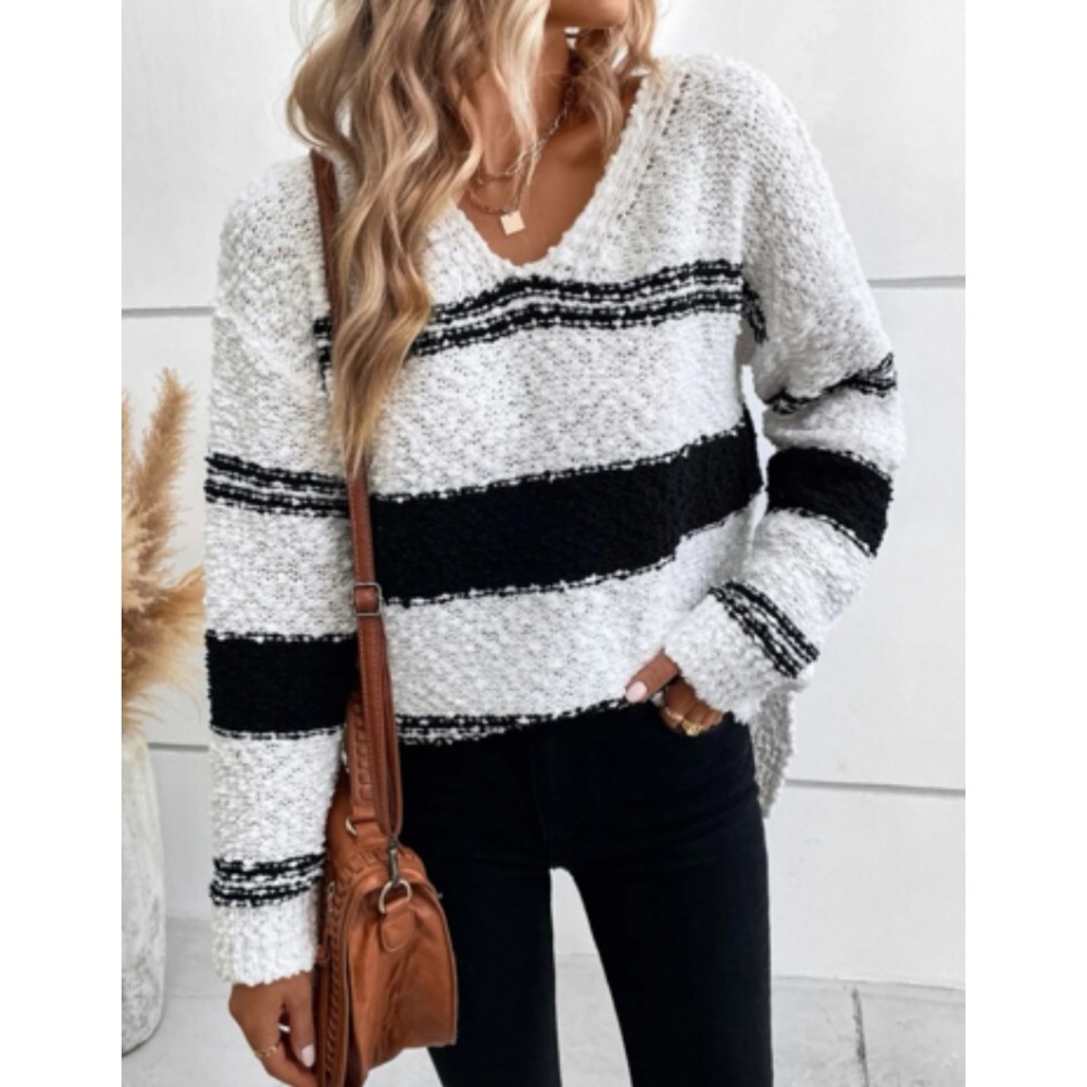 Cozy Swiss dot V neck popcorn sweater top - Picture 3 of 12